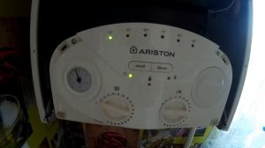 Ariston BS II 24 горячая вода идет с перебоями