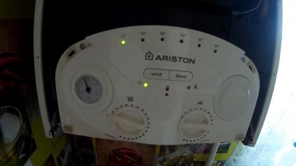 Ariston BS II 24 горячая вода идет с перебоями
