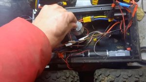 Колёсный робот на пульте управления RC