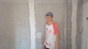 Выравнивание стен шпаклёвкой. Как выровнять стену минимальным слоем шпаклёвкой. Шпаклёвка по маякам