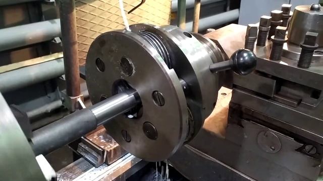 Нарезание трапецеидальной резьбы накаткой Тр36х6 смотреть онлайн