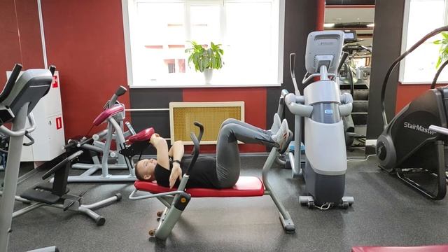 Скручивание на пресс на скамейке смотреть онлайн