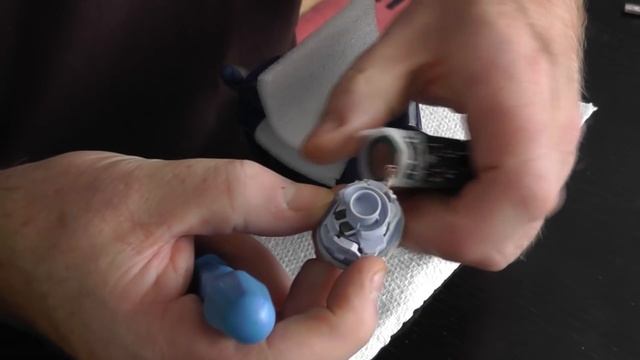 Replacing the battery in a Braun Electric Toothbrush смотреть онлайн