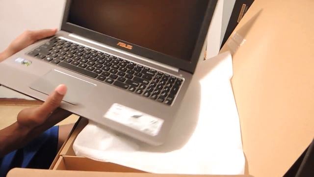 $2,500 Macbook Pro Gives Me A Headache - Delaying Videos смотреть онлайн