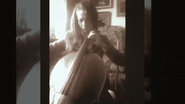 "В землянке" - исполняет Ольга Мохначева (виолончель) смотреть онлайн