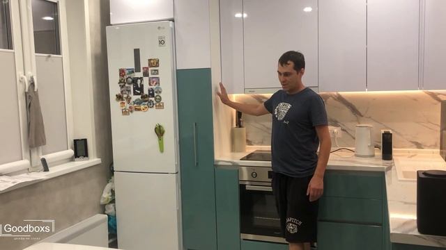 Обзор, глянцевая угловая кухня 2 на 2м без ручек. смотреть онлайн