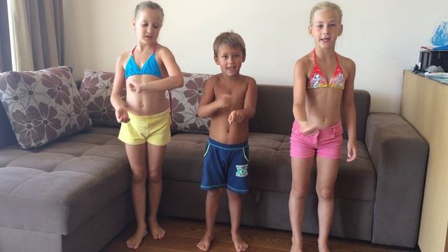 A day at the beach - Детская пальчиковая игра на английском языке про пляж смотреть онлайн