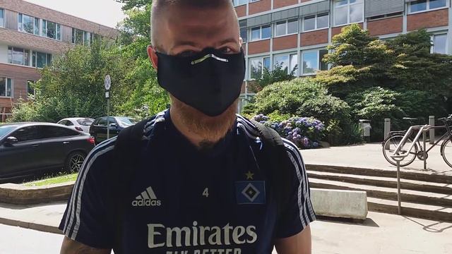 Helm PETER zieht den Helm ! Klasse Geste von Rik der Junge hat die Raute im Herzen!NUR DER HSV!💪 смотреть онлайн
