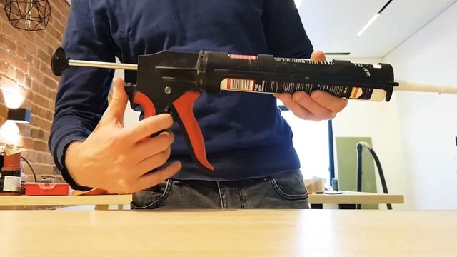 Достаём герметик из пистолета. смотреть онлайн