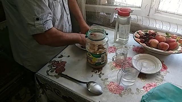 КВАС ХЛЕБНЫЙ В ДОМАШНИХ УСЛОВИЯХ ОТ АХМЕДА ЗУРАБОВА !ЛЕГКО,ПОЛЕЗНО,ПРИЯТНО! смотреть онлайн