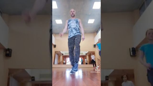 ОБУЧЕНИЕ ТАНЦАМ ШАФЛ ДЛЯ НАЧИНАЮЩИХ/ ОБУЧАЛКА ТАНЕЦ НОГАМИ ИЗ ТРЕНДОВ ТИК ТОК ТАНЦЫ 2021 SHUFFLE смотреть онлайн