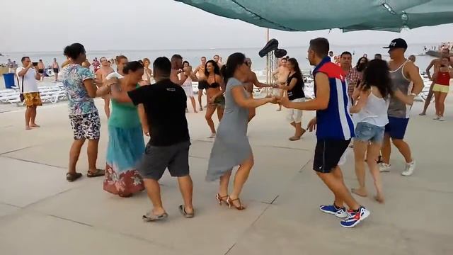 Rueda de Casino [3] -- Reinaldo & Yuliya & others -- Odessa, July 2016 смотреть онлайн
