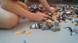 2 часть собираю из всего лего большой лего город