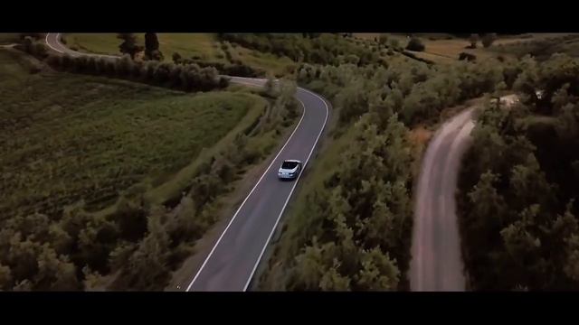 01 Mercedes Benz E Class Cabriolet Road Trip Italy смотреть онлайн