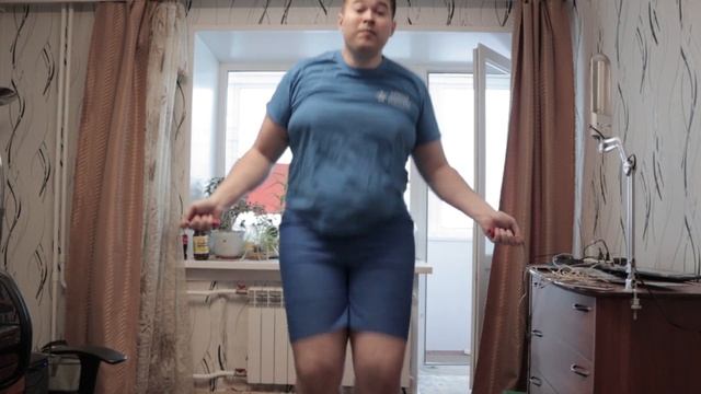 Тренировка на скакалке "МАЛЕНЬКОЕ УПРАЖНЕНИЕ С БОЛЬШИМИ ПОСЛЕДСТВИЯМИ" (ПРИКОЛ) смотреть онлайн