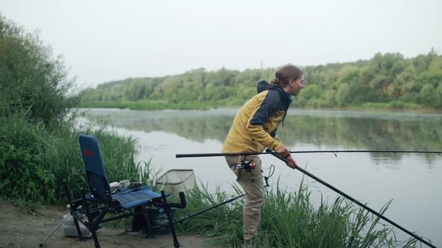 Дикие РЕЧНЫЕ КАРПЫ дают "ЖАРУ" под берегом!!! Не ХОТЯТ идти в САДОК!!!! Рыбалка ЛЕТО 2021!!! смотреть онлайн