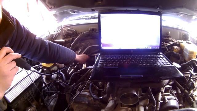 Осмотр цилиндров двигателя Lexus LX470 видеоэндоскопом jProbe NT. смотреть онлайн