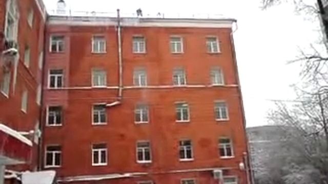 Уборка кровли от снега, http://www.stroyalp.ru/sneg.php смотреть онлайн