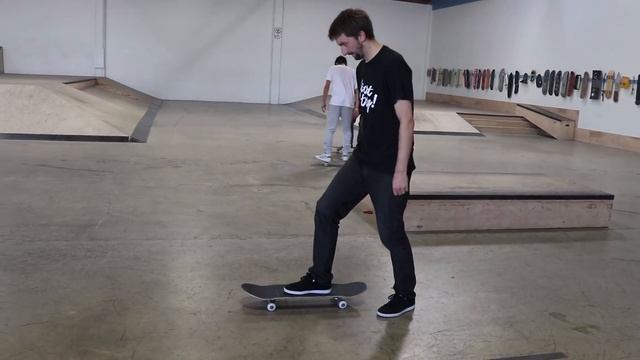 HOW TO SKATEBOARD