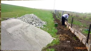 Забор из профнастила с фундаментной лентой.