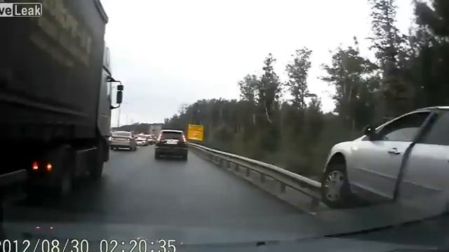 Налетел на отбойник смотреть онлайн