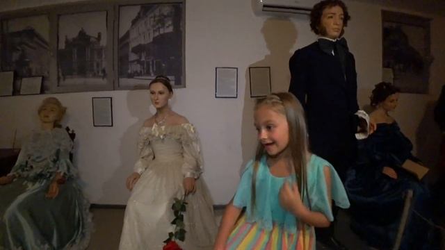 ВЛОГ Музей восковых фигур — идем на экскурсию с Ярославой | Видео для детей | Tiki Taki Cook смотреть онлайн