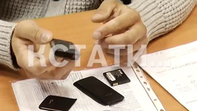 Забирали дорогой телефон, а возвращают дешевый - скандальное изъятие судебных приставов смотреть онлайн