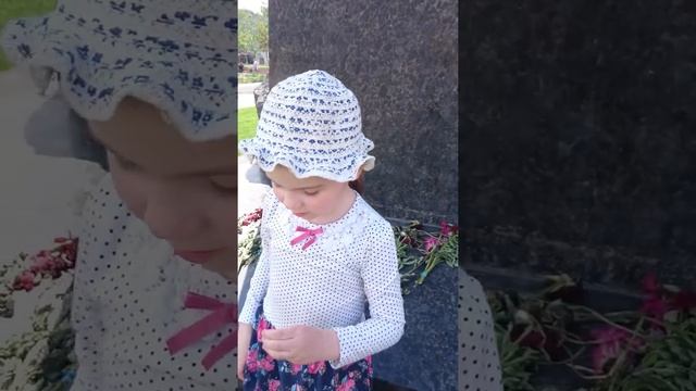 Нина Френкель читает Маяковского "Хорошее отношение к лошадям" смотреть онлайн