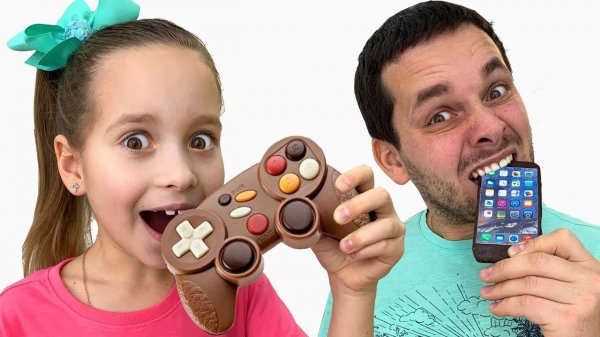 София и новые игры в челлендж про вредные сладости и конфеты