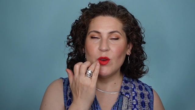 Lisa Eldridge - Red Lipsticks - Swatching and Comparing ALL 8! смотреть онлайн