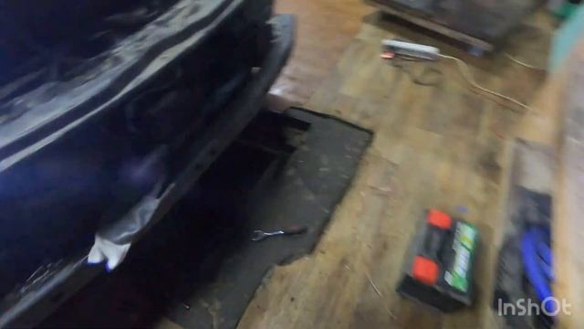 Инфинити QX56 разбираем морду, обслуживаем Эбершпехер смотреть онлайн