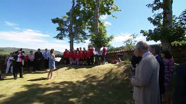 Prince Charles drops in for tea at Welsh farmhouse смотреть онлайн