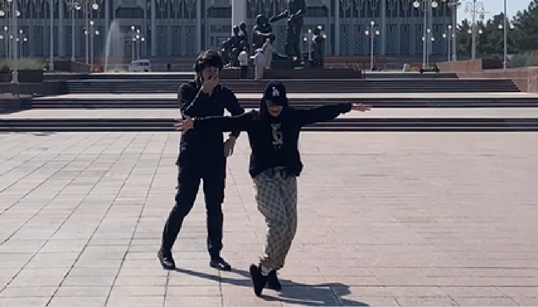 Лезгинка В Центре Узбекистана Мадина 2024 Девушка Танцует Круто ALISHKA Madina Uzbek Lezginka Dance смотреть онлайн