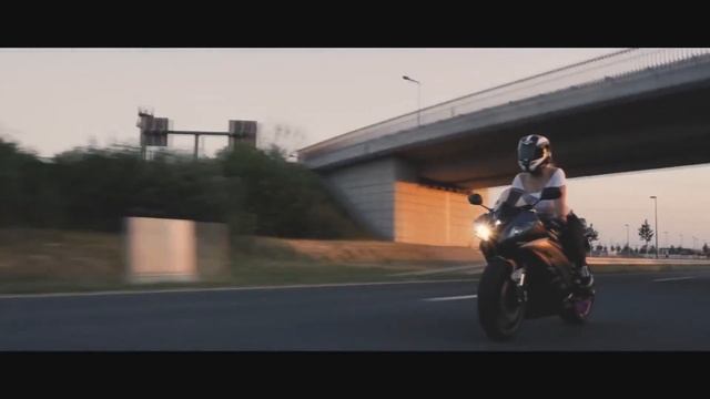 Moonlight | Girls on Motorcycles смотреть онлайн
