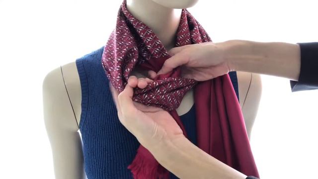 Scarf Tutorial #6: Hermes Silk Scarf Criss-Cross #2 смотреть онлайн