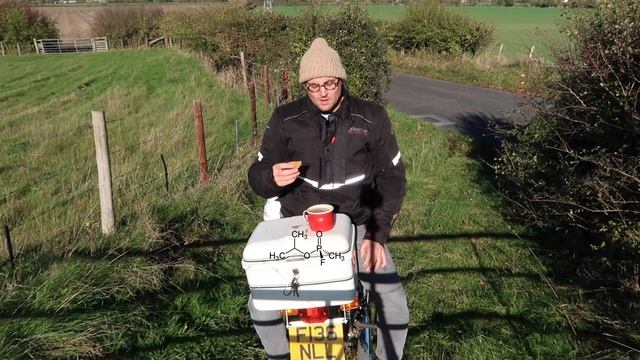 Ginger Biscuits Reviewed on a Honda Cub 90 Adventure Motorcycle - Biscuit Reviews by Bike смотреть онлайн