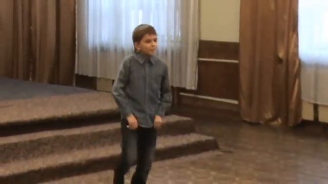 Хромушин. Сл.Ровнягина. Песенка клоуна Ириски из спек. "Приключения Ириски".Исп.Максим Курлыгин. смотреть онлайн