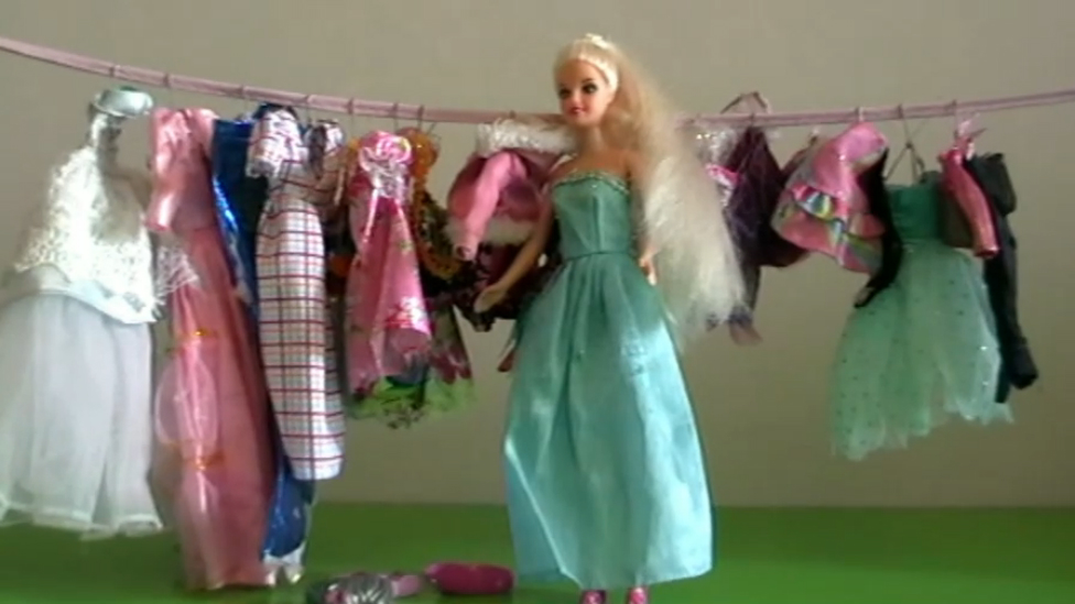 Барби17 костюмов 17 нарядов смотреть онлайн