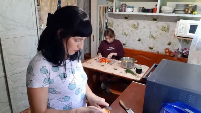 #Vlog. Готовлю овощное РАГУ/пеку КЕКСЫ/покупки на 1200р.04.05.20г смотреть онлайн