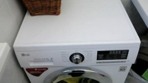 Стиральная машина останавливается во время стирки. Причина и что делать?