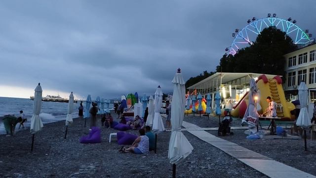 Сочи, Лазаревское, центральный пляж "Лазаревский", Море, Пляж, Вечер. смотреть онлайн
