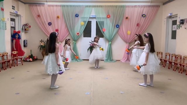 "Танец Мальвины и цветов" смотреть онлайн