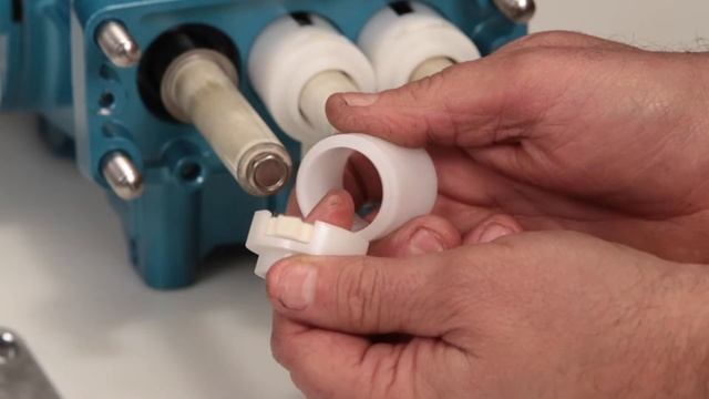 Servicing Seals - Cat Pumps Model 530 смотреть онлайн