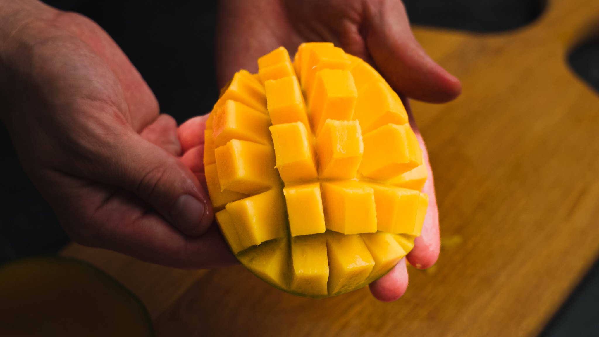 Сразу 3 способа, как очистить и разрезать манго так, чтобы сохранить максимум вкусной мякоти смотреть онлайн