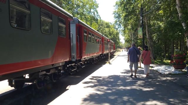 Южно-Сахалинск, детская железная дорога, поезд с ТУ7 смотреть онлайн
