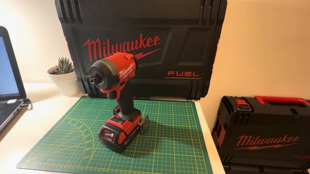 Milwaukee M18 FID3 (2953 USA) Огляд смотреть онлайн