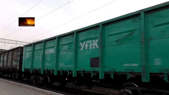 Прибытие 2ТЭ10М с грузовым поездом на станцию смотреть онлайн