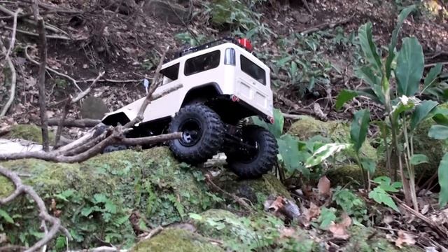 TAMIYA CR-01 LAND CRUISER 40 MOUNTAIN CRAWLING : CUSTOM SHORT WHEEL BASE смотреть онлайн
