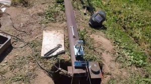 Откатные ворота с металлоштакетником на винтовых сваях и встроенной калиткой.