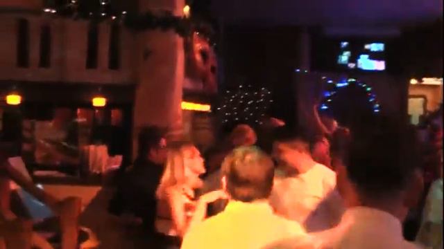 Cover. Ресторан HotWings Спб.январь.2009 г смотреть онлайн